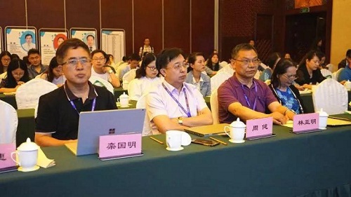 中國抗癲癇協(xié)會副會長欒國明教授，云南省抗癲癇協(xié)會會長任惠教授