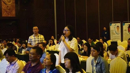 癲癇專業(yè)醫(yī)師進(jìn)行交流