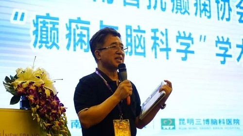 中國抗癲癇協(xié)會副會長欒國明教授